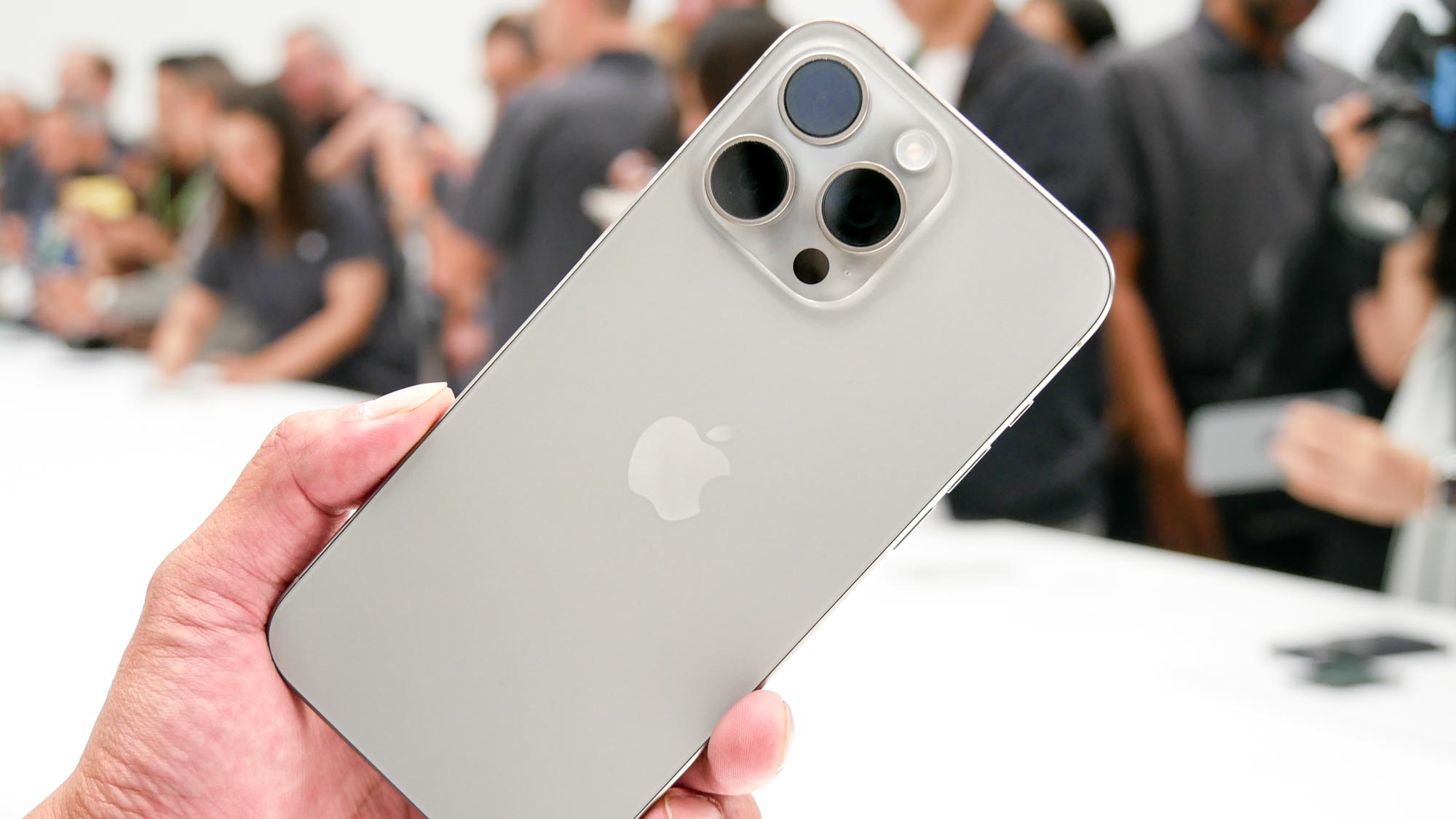 iPhone 15 Pro aus natürlichem Titan