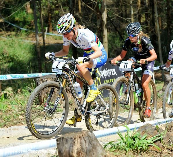 Catharine Pendrel, leading Emily Batty and Maja Wloszczowska