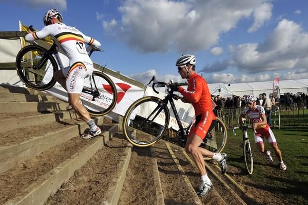 Jonathan Page (Planet Bike) chasing Ben Berden up the stairs.