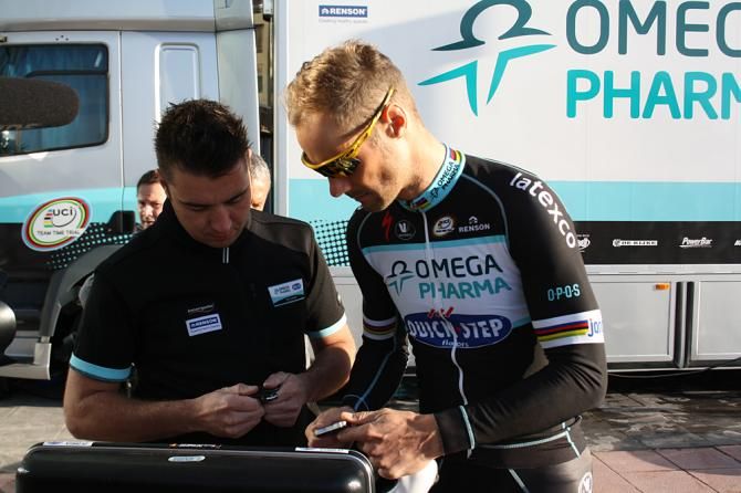 Tom Boonen goes over the plan for the day