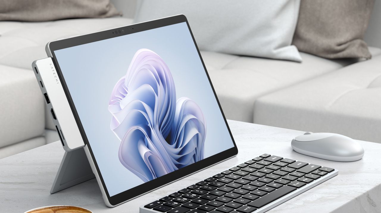 Satechi USB-C hub for Surface Pro 9