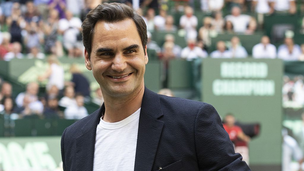 Tennis great Roger Federer joins Coldplay on stage in Zurich to play ...