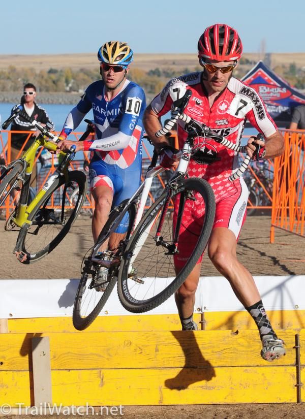 Geoff Kabush and Danny Summerhill in a battle for fourth place