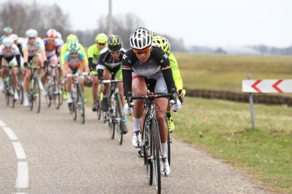 Charlotte Becker (Specialized - lululemon) chased Bastianelli
