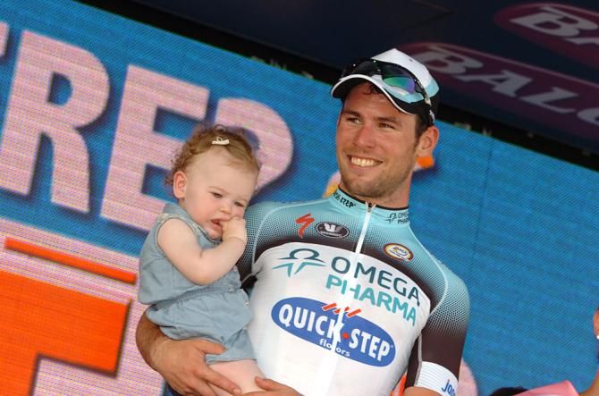 Mark Cavendish with his daughter on the podium