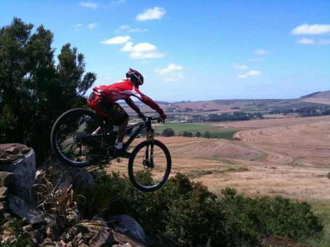 Songo.info young rider Theo takes the drop