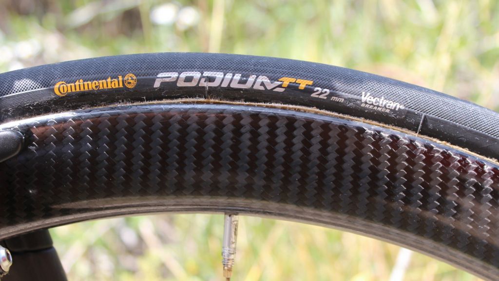 22m in the front, 25mm in the rear