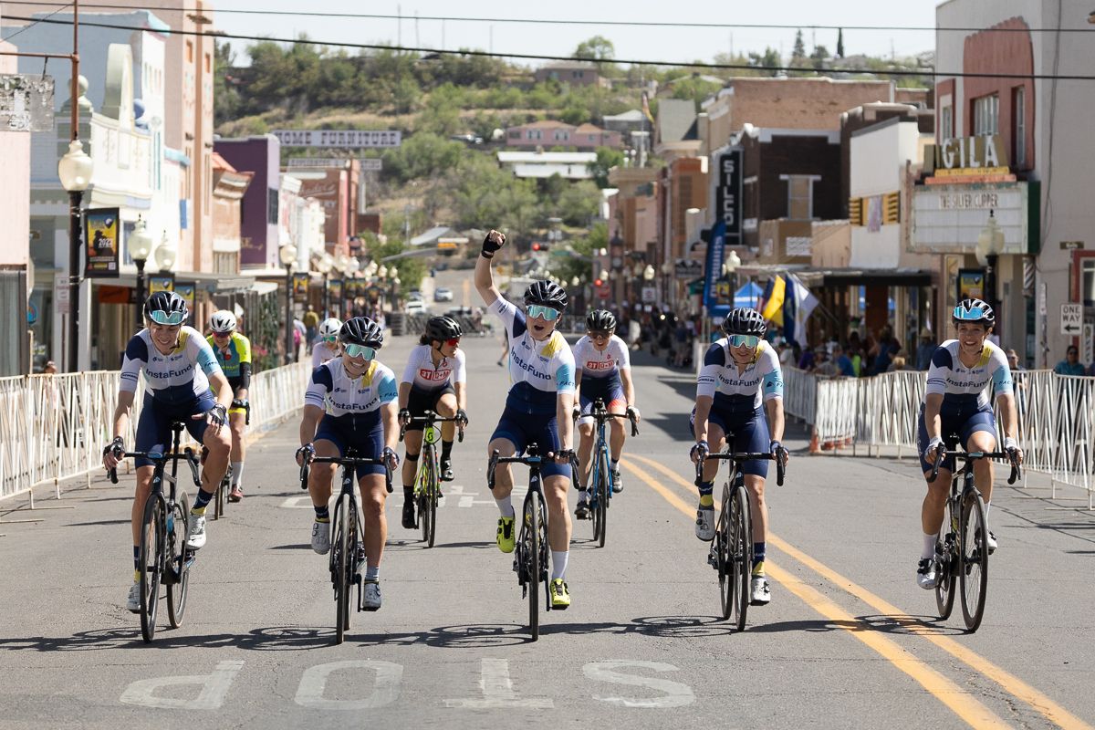 Rylee McMullen, Maddy Ward, Heidi Franz, Doris Schweizer, and Isabella Bertold, (Instafund LaPrima) celebrate after taking a victory lap.
