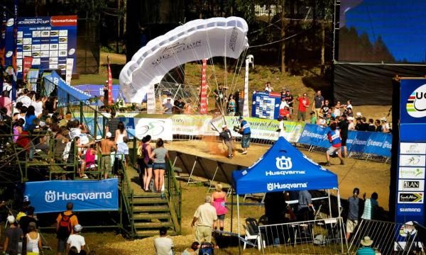 Festivities as the crowd awaits the downhill final