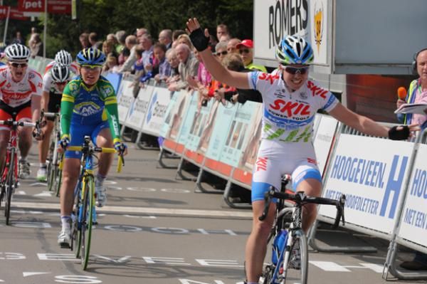 Suzanne De Goede won the sprint by several lengths.