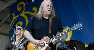 Warren Haynes plays a Gibson Les Paul Standard onstage in New Orleans, 2026. Susan Tedeschi is in the background.