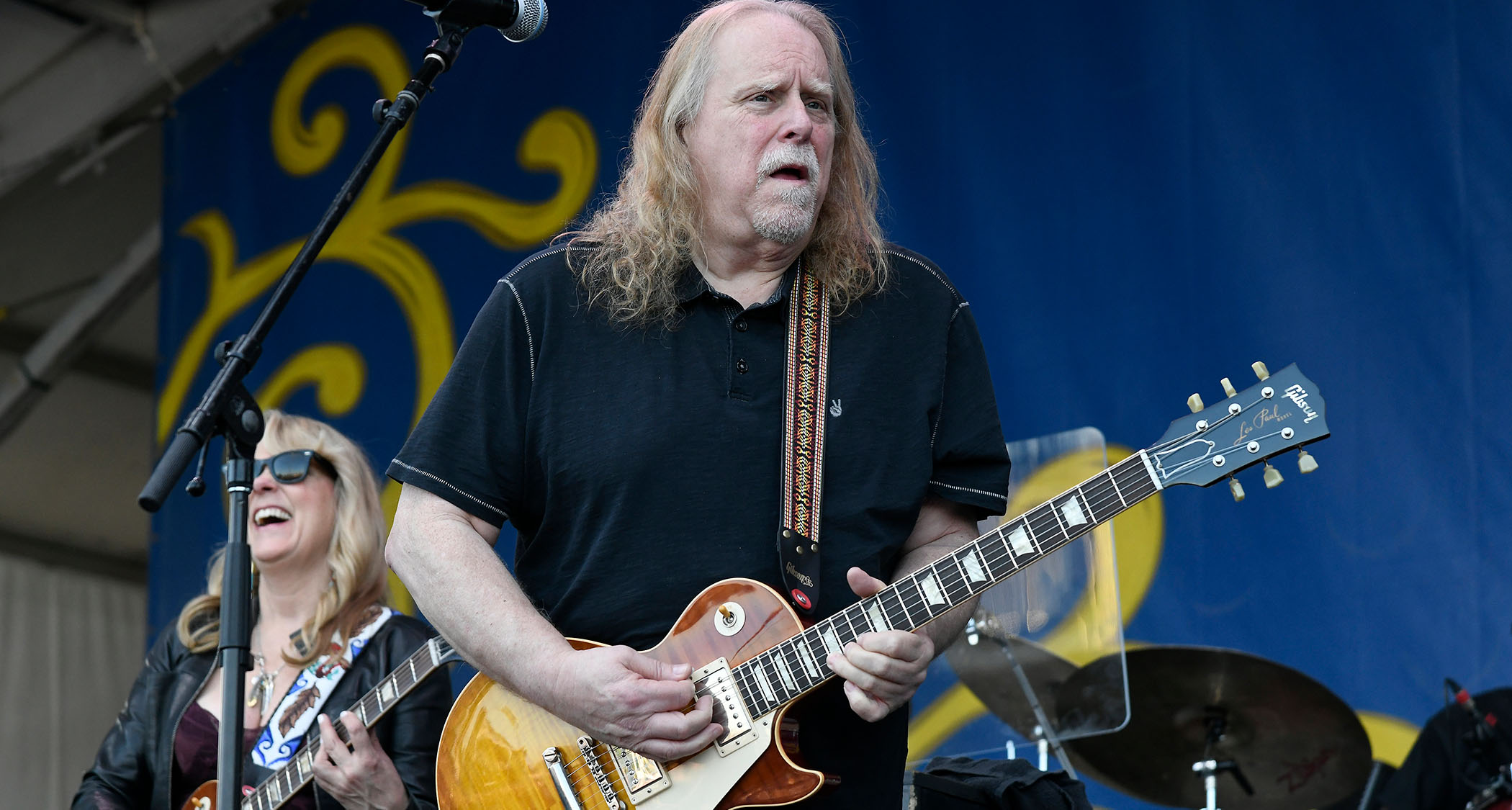 Warren Haynes plays a Gibson Les Paul Standard onstage in New Orleans. Susan Tedeschi is in the background