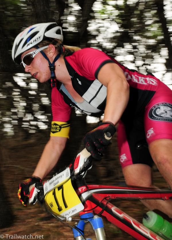 Megan Korol (Momentum Racing) smoking a descent