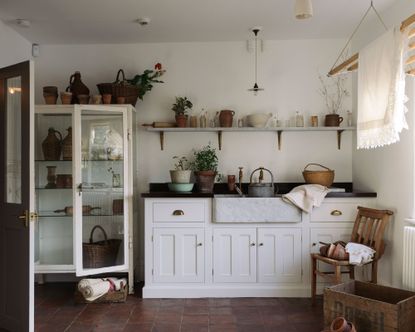 25 Brilliant Bathroom Shelf Ideas and Racks for Small Spaces