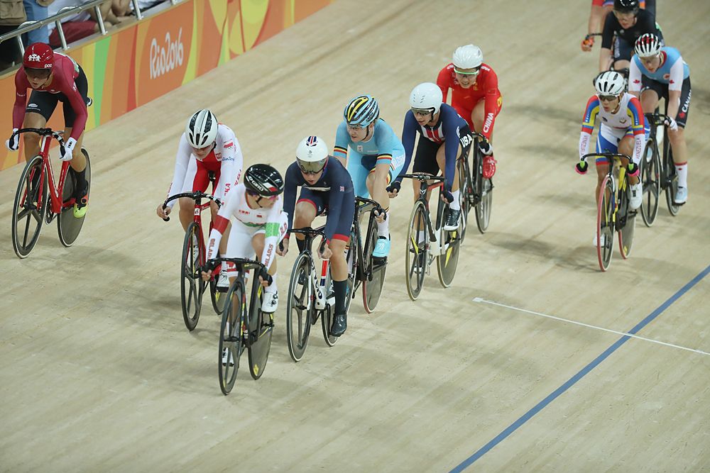 Amalie Dideriksen (Denmark) attacks at the rail in the points race