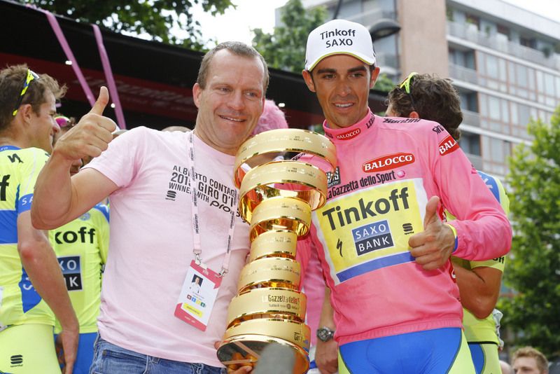 Steven de Jongh with Alberto Contador on the podium