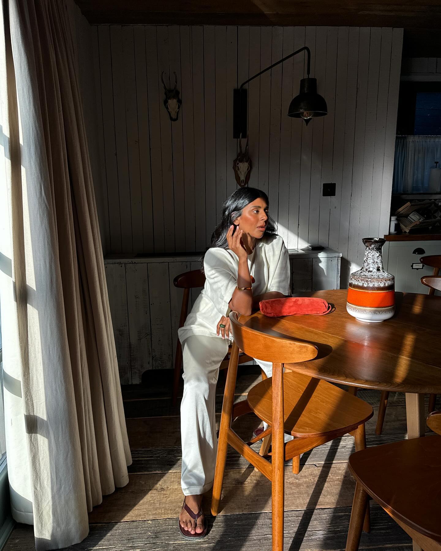 An image of @monikh wearing a summer trouser trend.