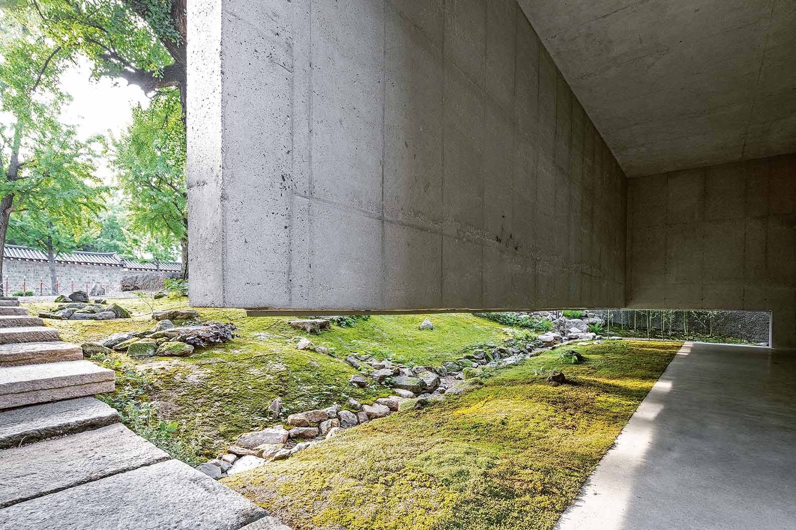 concrete house in countryside featured in Earth Works: Houses by Byoung Cho - Ginkgo Tree House 2024