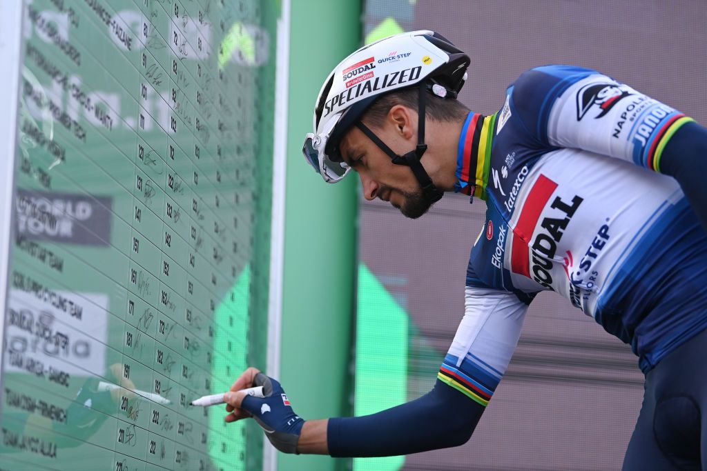 Julian Alaphilippe signs on for the 2023 Il Lombardia. The Frenchman will return to Italy for the Giro d&#039;Italia in 2024