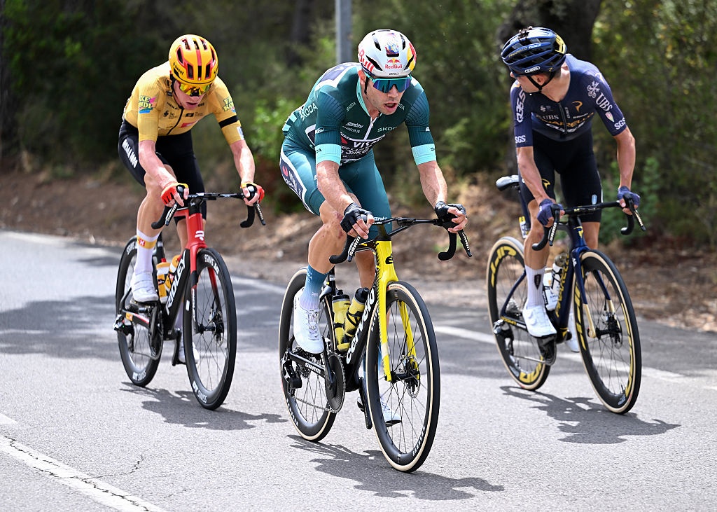 Vuelta a España stage 7 LIVE: Wout van Aert in the front group as fight to form the break continues