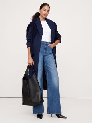 Banana Republic, klassische Jeans-Ikone mit weitem Bein in mittlerer Waschung