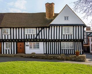 House-Styles-Tudor-Polly-Eltes