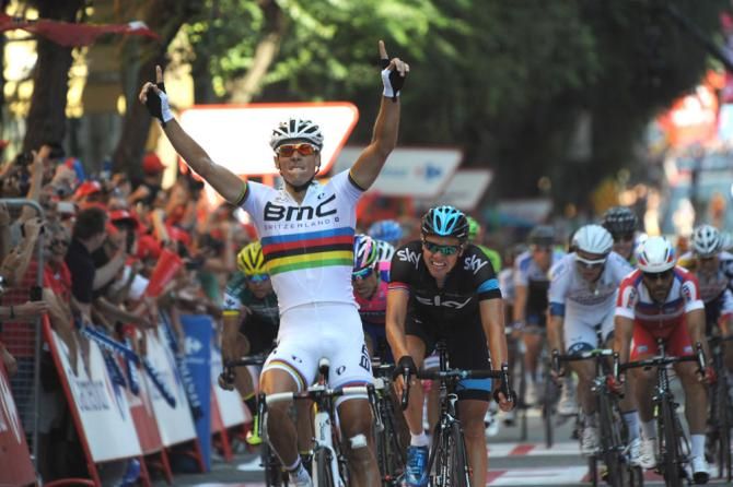 Edvald Boasson Hagen (Sky) jumped early in the sprint, but Philippe GIlbert (BMC) came around the Norwegian in the closing meters to win stage 12 at the Vuelta