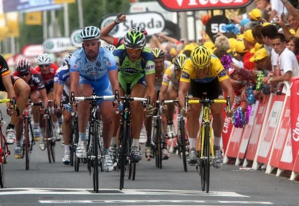 Stefan Schumacher (Gerolsteiner) takes the sprint for second.