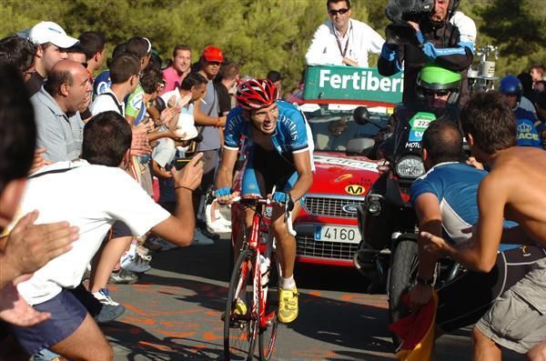 Rein Taaramae (Cofidis) fought bravely, but was undone by the vicious gradients of the Xorret del Cati