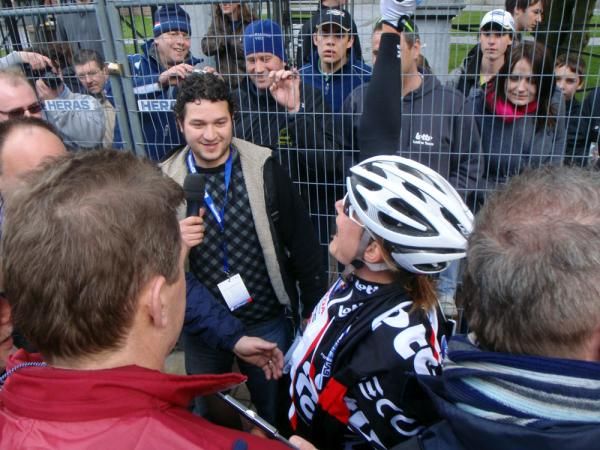 Grace Verbeke (Lotto Ladies Team) waves to fans in the crowd