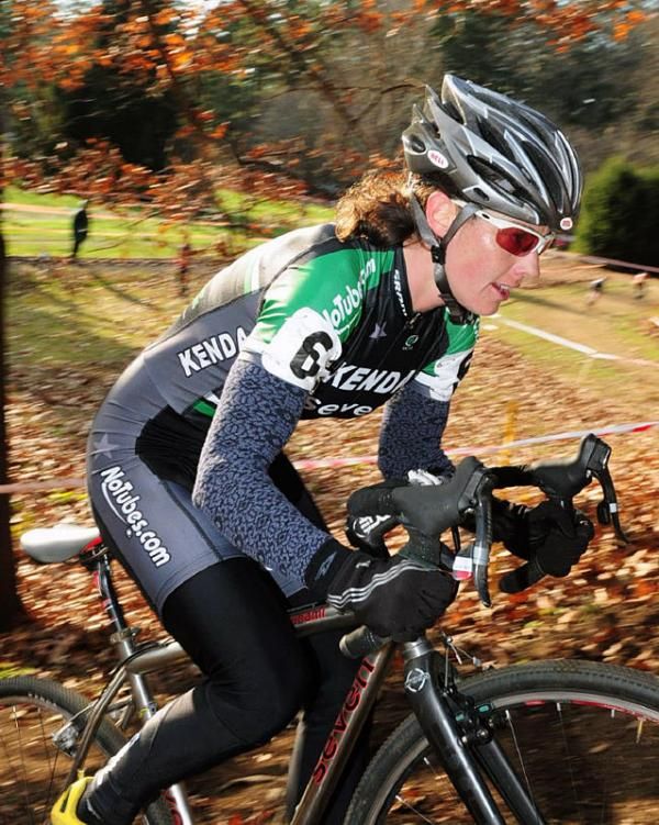 Mary McConneloug (Kenda-Seven-No Tubes) sprinting up a hill.