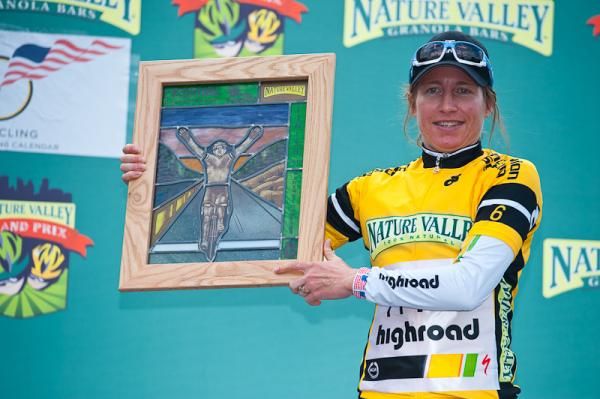 Amber Neben (HTC Highroad) in the final yellow jersey with the women's trophy.