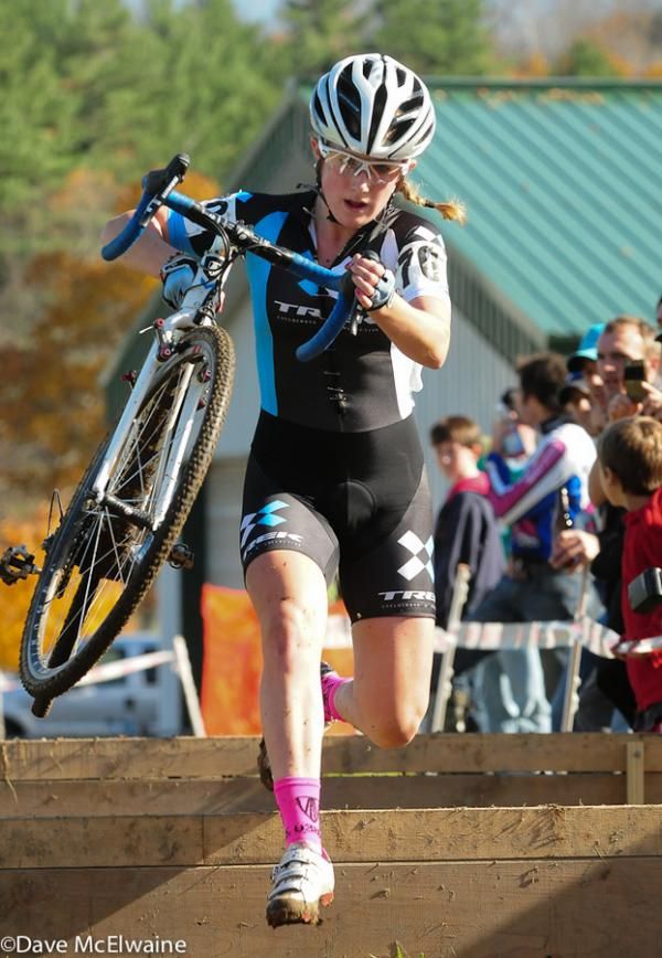 Ellen Noble (Trek Cyclocross Collective) running in third place