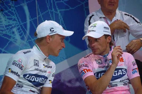 Gasparotto and Di Luca talk after the stage. The Overnight race leader moved into the Maglia Bianca of best young rider while his captain, Di Luca, is now in the race leader's Maglia Rosa.