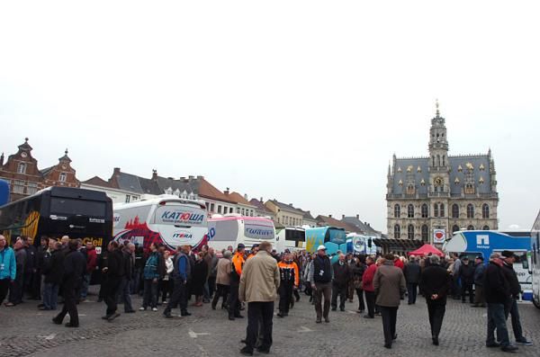 Team buses lined up for the start in Oudenaarde.