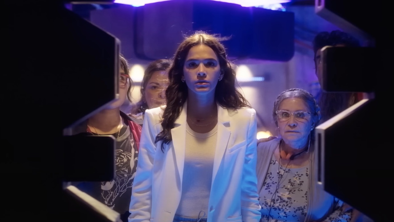 Bruna Marquezine como Jenny Kord en Blue Beetle