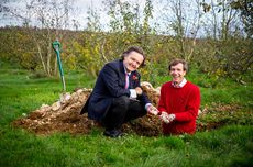 Pierre Emmanuel Taittinger (left) and Patrick McGrath MW examine the soil at their English vineyard site