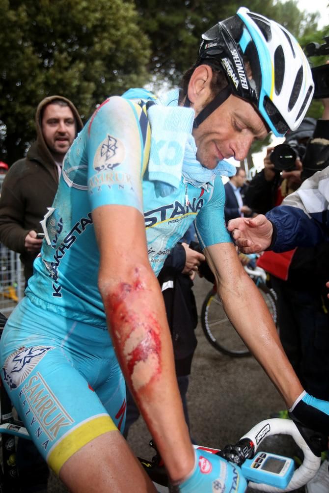 A bloodied Michele Scarponi (Astana)