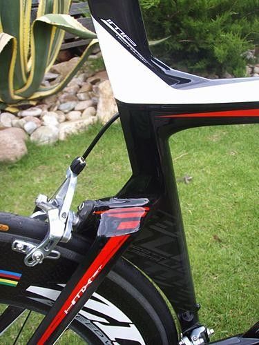 The unique rear stay arrangement helps smooth airflow over the rear brake.