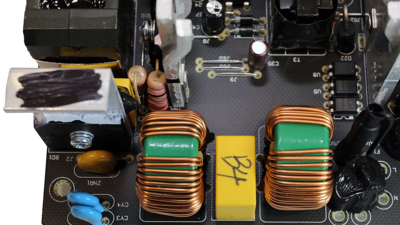 XPG Pylon 650