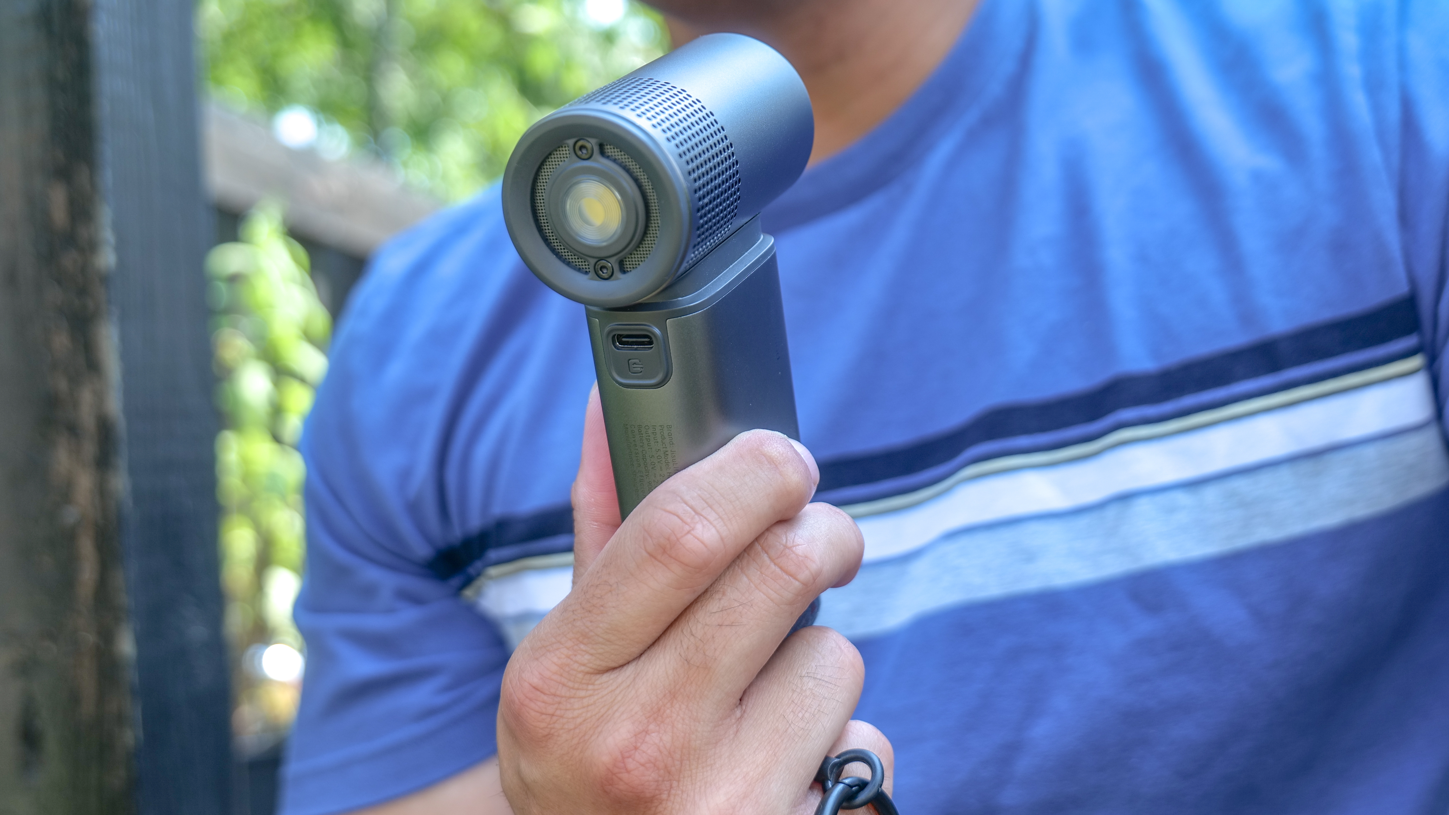 JisuLife Handheld Fan Ultra2 being used to beat the heatwave.