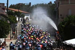 SEVILLE SPAIN AUGUST 21 The fans refresh the peloton during La Vuelta 79th Tour of Spain 2024 Stage 5 a 177km stage Fuente del Maestre to Seville UCIWT on August 21 2024 in Seville Spain Photo by Dario BelingheriGetty Images