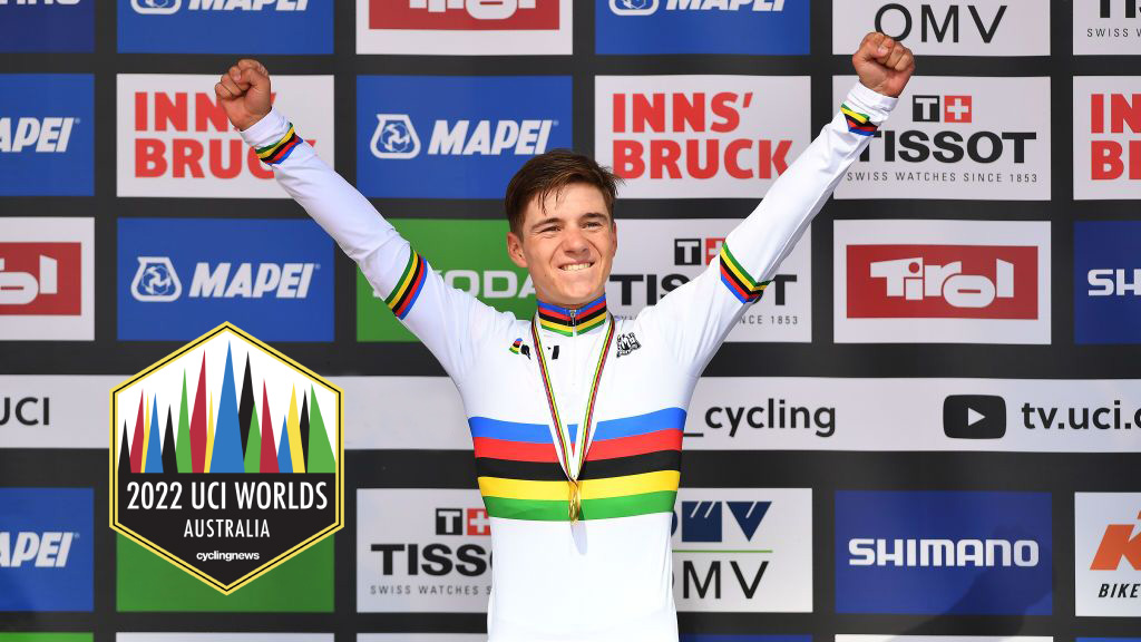 Remco Evenepoel shows off rainbow jersey in Binche – PelotonPost