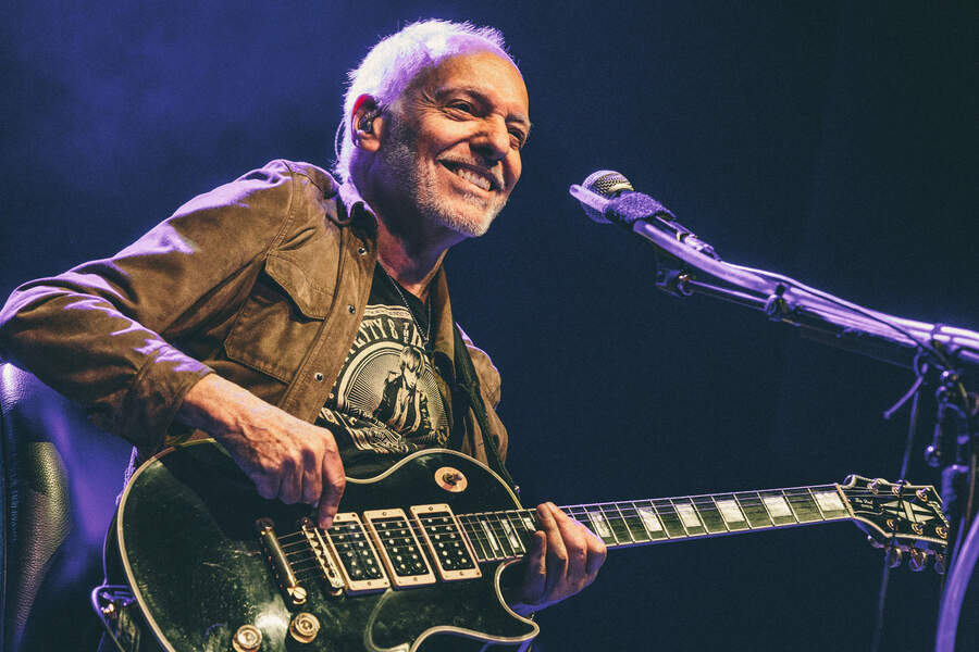 Peter Frampton onstage