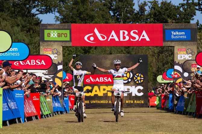 Florian Vogel and Nino Schurter (Scott Swisspower) finish up