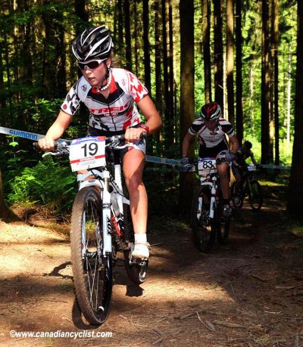 Emily Batty (Trek World Racing) crashed on lap one and had to run 1km to the tech zone.