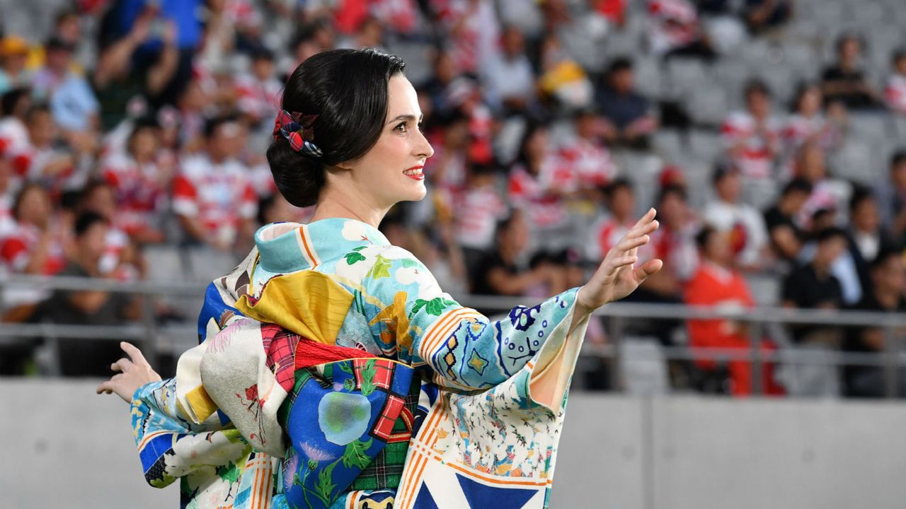 A performer in kimono at the Tokyo Stadium