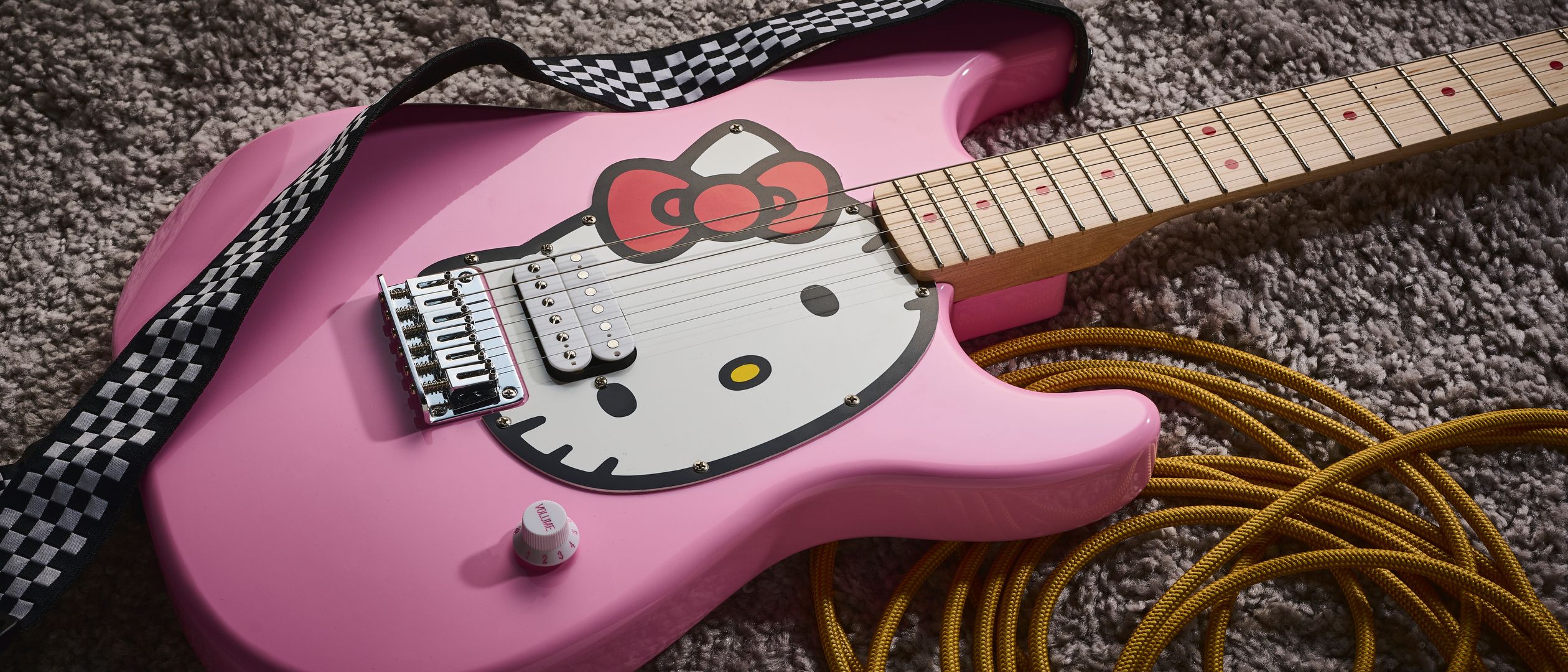 ギター Limited Edition Hello Kitty Stratocaster Squier Limited Edition Hello Kitty Stratocaster | Guitar World