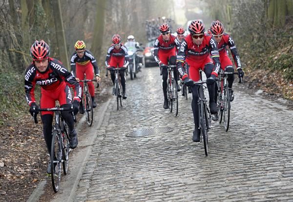 Manuel Quinziato, left, finds a smooth line in the gutter.
