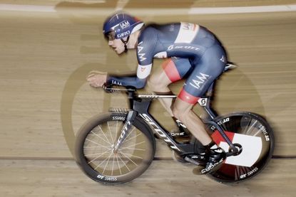 Matthias Brändle preparing for his attempt on the hour record